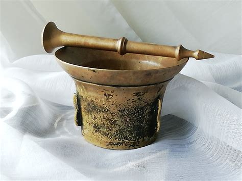  The Magic Mortar and Pestle - A Timeless Tale of Greed and Consequences from 3rd Century Thailand!